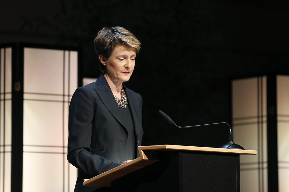 Color photo of Simonetta Sommaruga during her speech at the commemorative event (2013).